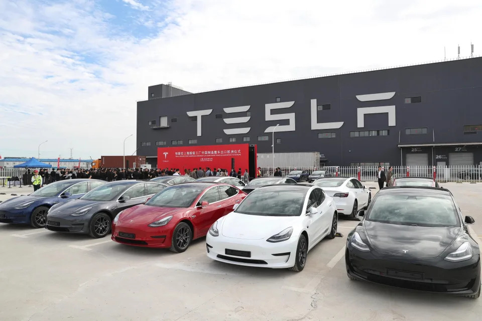 7 reasons one analyst says it's time to buy Tesla after its stock crash