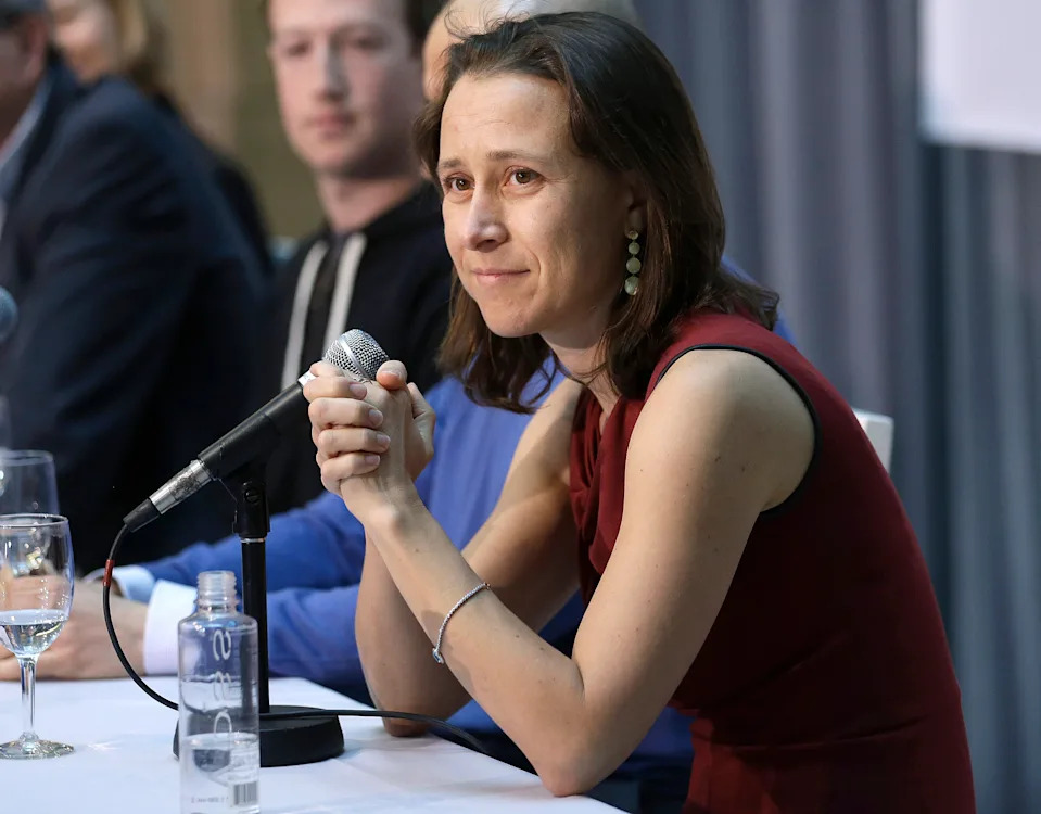 23andMe stock plunges following bankruptcy, CEO exit
