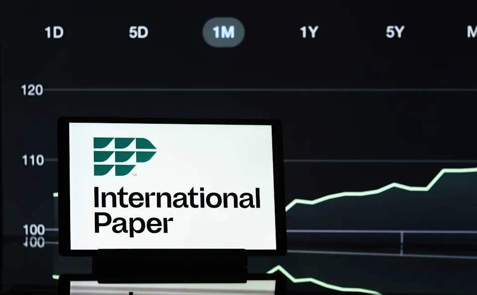 International Paper Stock Leads S&P Gainers on New Growth Targets