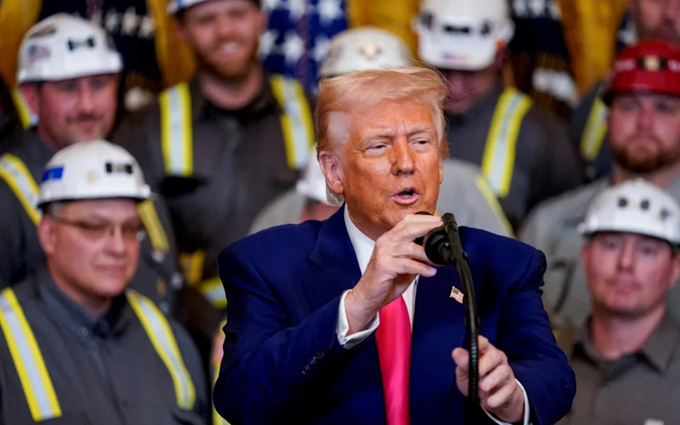US stocks fall after Trump confirms 104pc tariffs on China