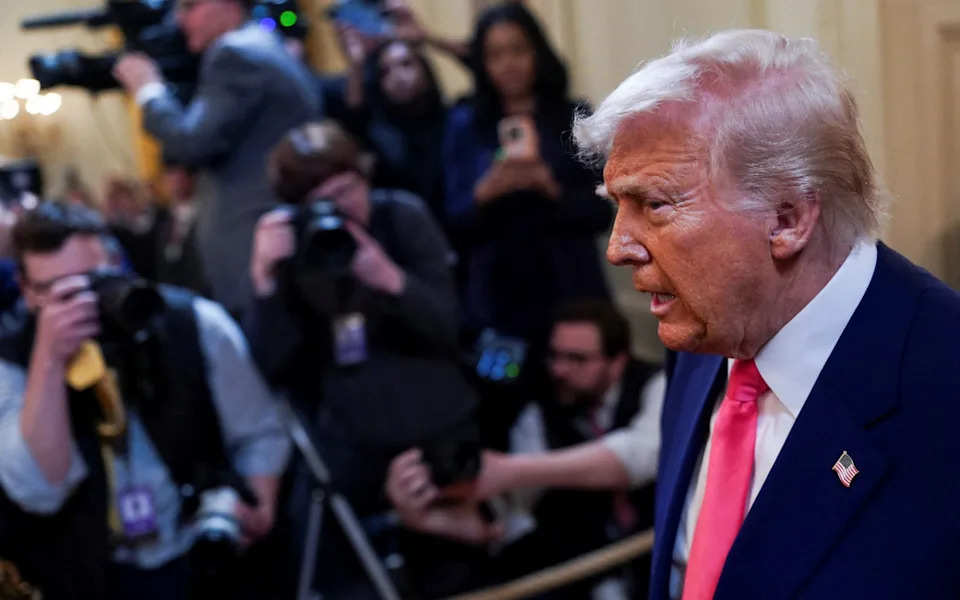 US stocks fall after Trump confirms 104pc tariffs on China
