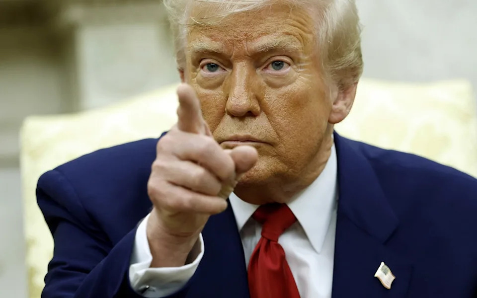 US stocks fall after Trump confirms 104pc tariffs on China