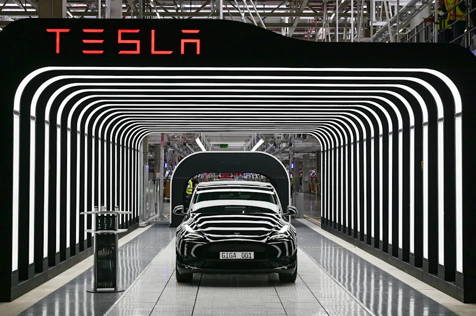 Tesla's struggling stock just saw a dreaded 'death cross' that could signal further losses