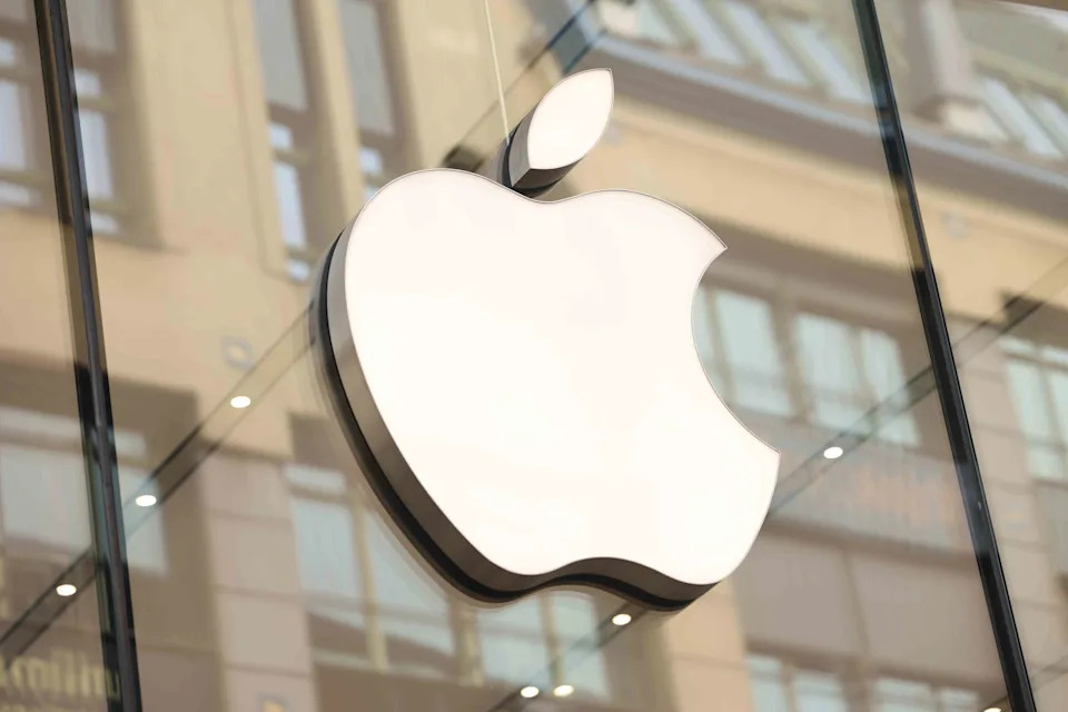 EU fines Apple, Meta $800M Combined for Violating Digital Markets Act