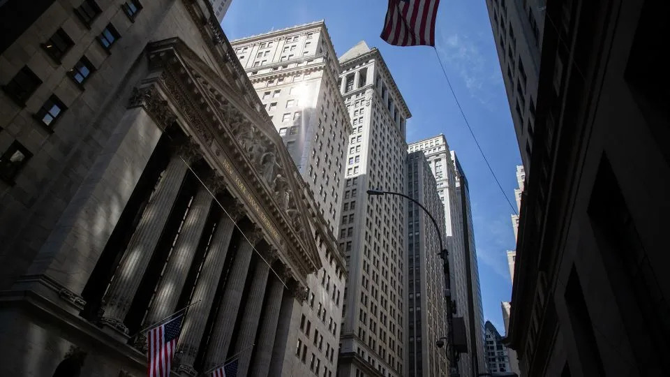 S&P 500 posts longest winning streak in 20 years as Trump and China show some willingness to bend on trade