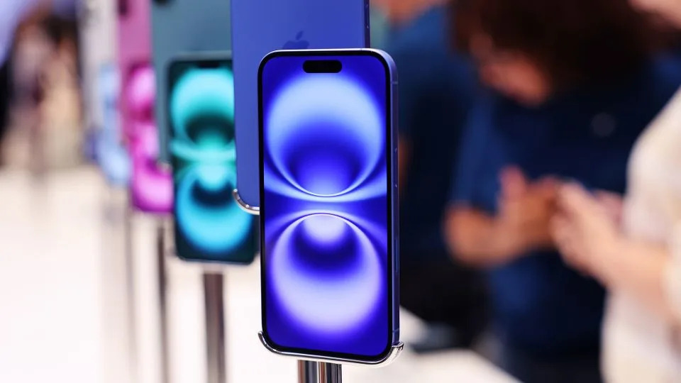 How Apple could quietly raise iPhone prices this fall without blaming tariffs