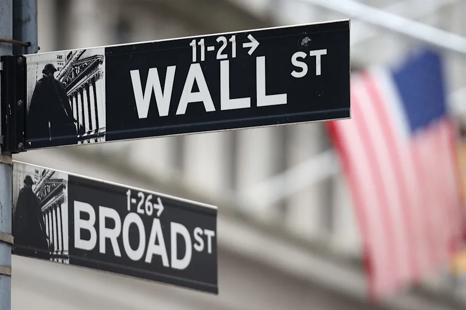Stock market trades higher Wednesday with tech taking lead, Boeing jumps on Qatar deal