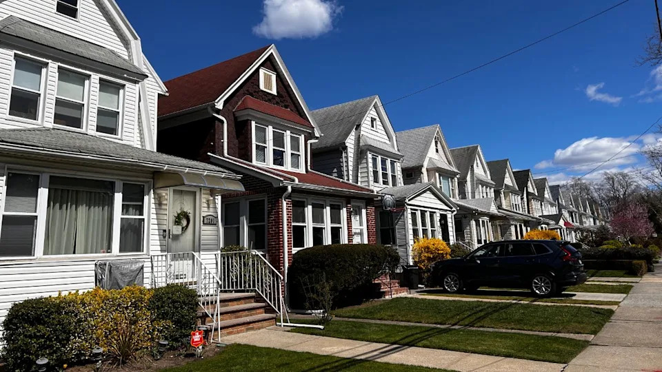 Homebuyers see silver lining in a potential recession, viewing it as buying opportunity