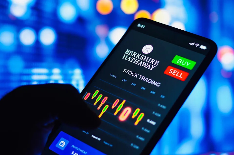 The Best Warren Buffett Stocks to Buy With $1,000 Right Now